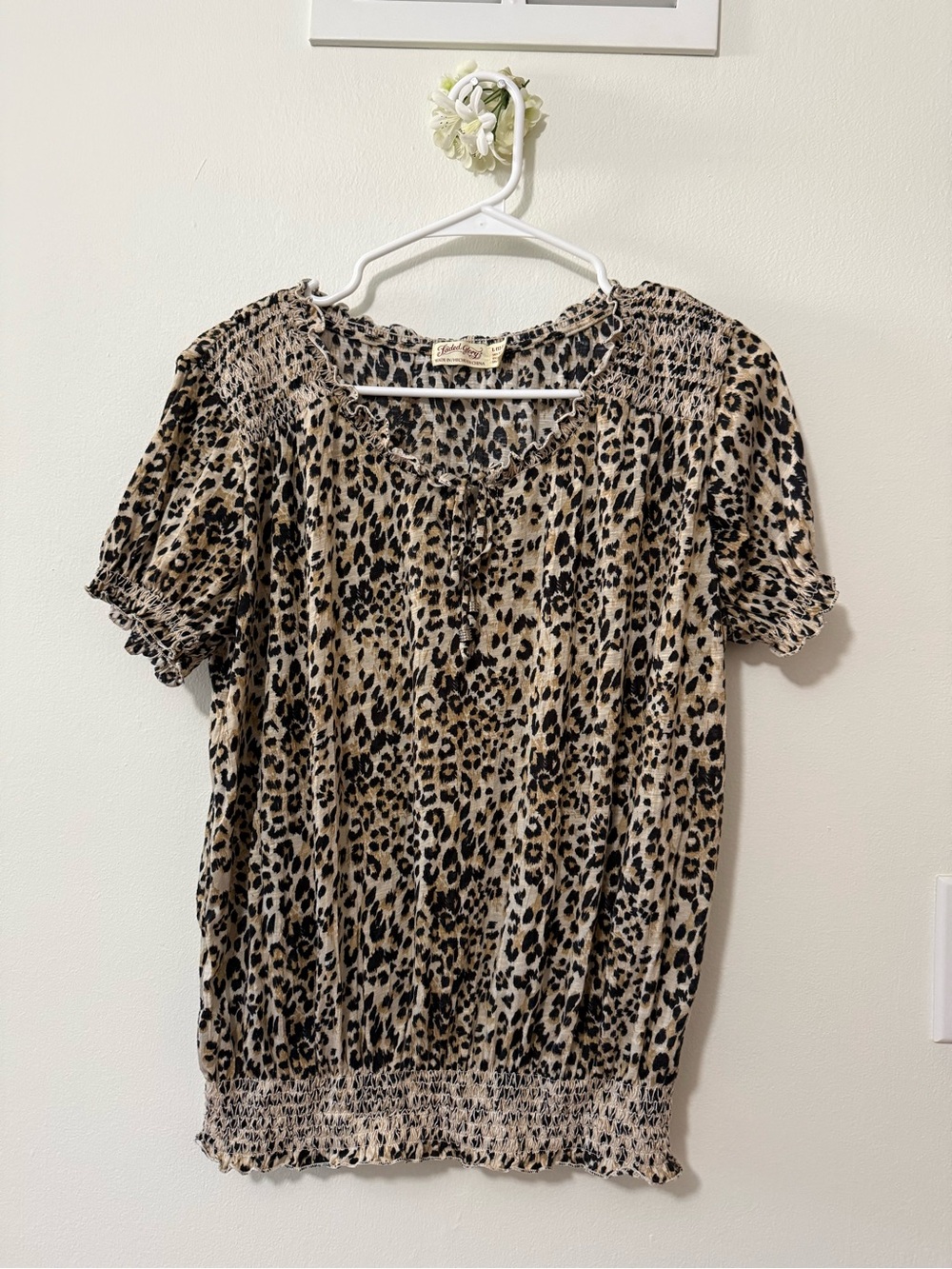 Faded Glory Leopard Print Short Sleeve Peasant Top - Beige/Black